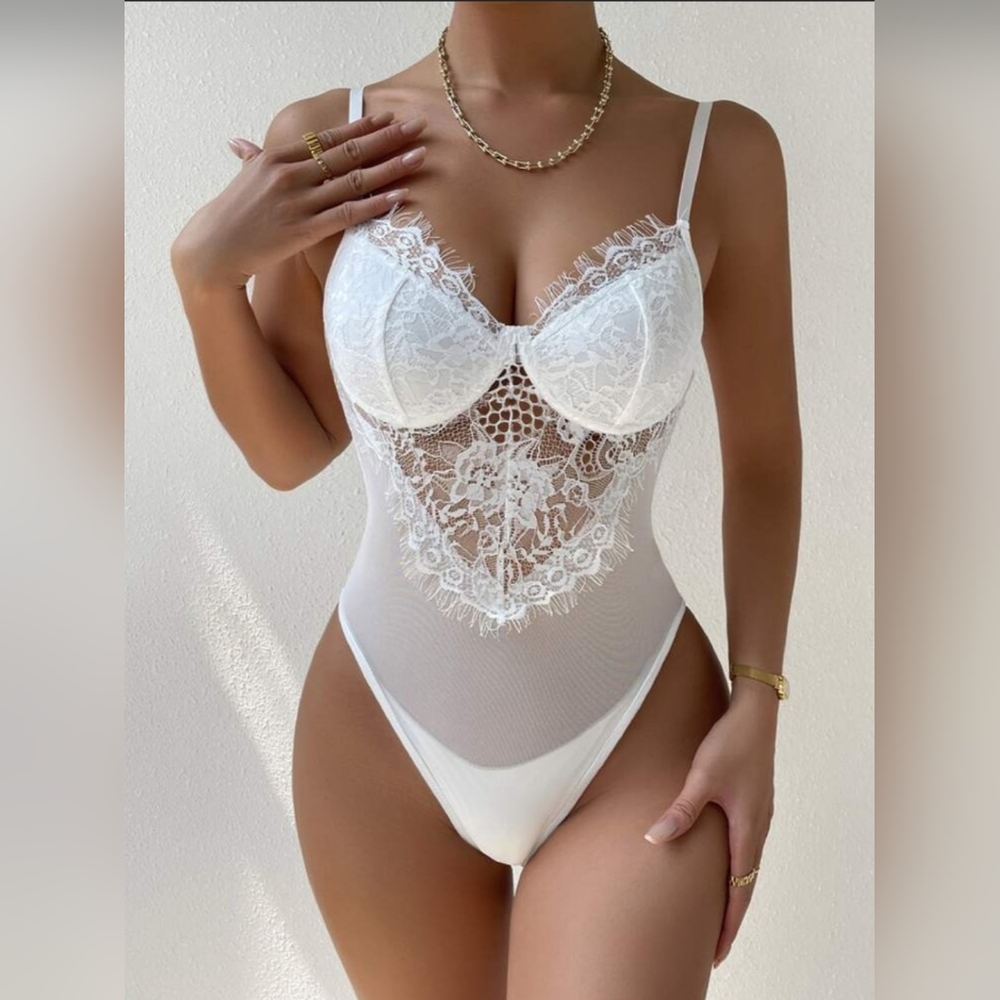 SHEIN Allurite Contrast Mesh Bustier Eyelash Lace Cami Bodysuit